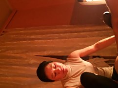 免费 千计的按摩名人撒尿的女孩